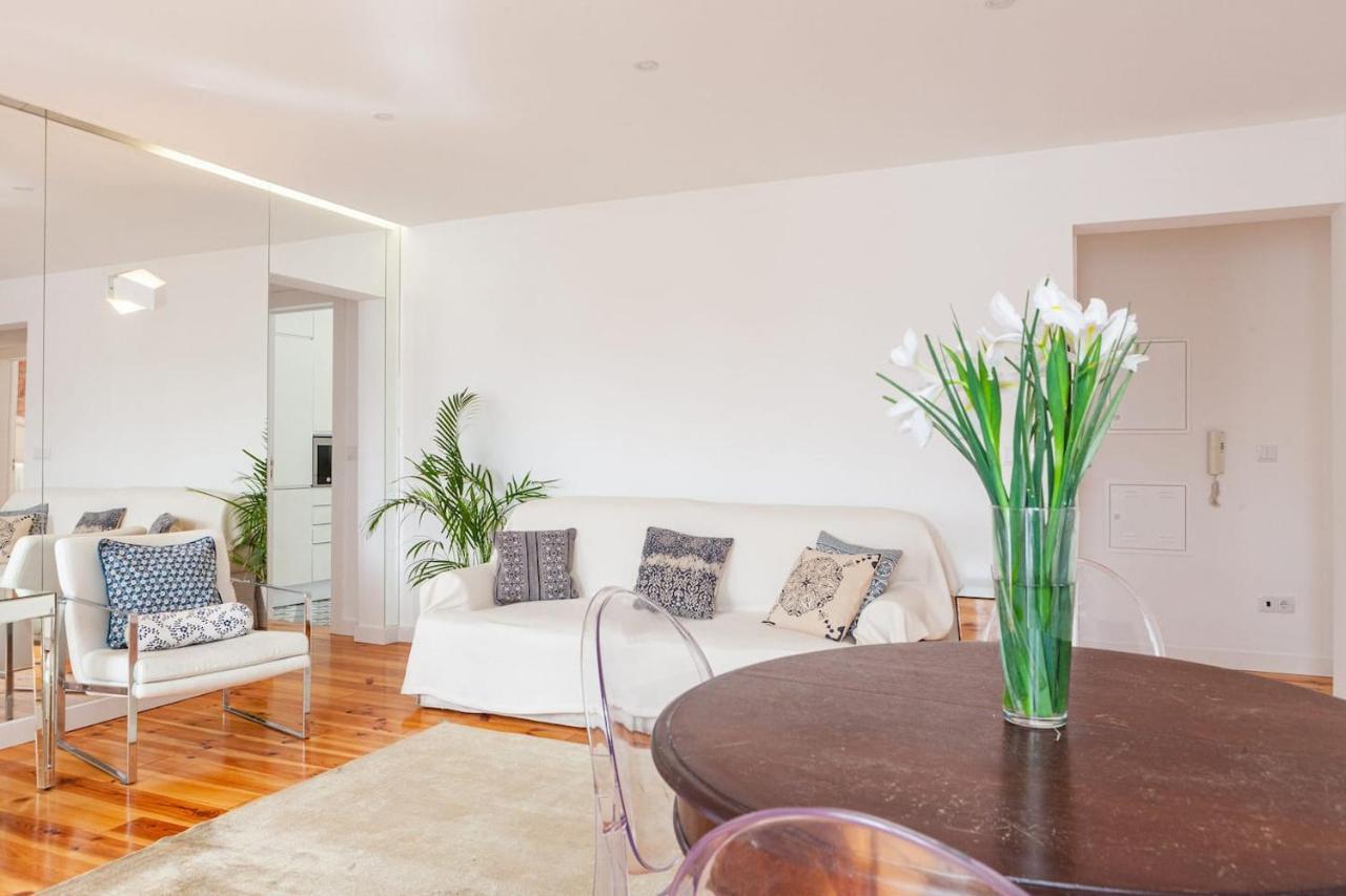 Apartamento Alfama Delight: Panoramic River Views In Historic 18th Century Building