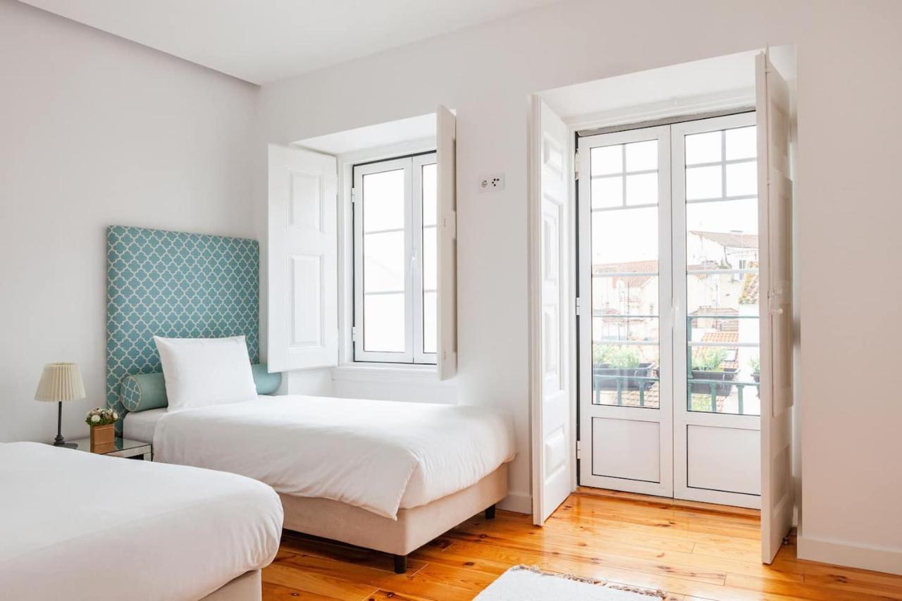 Apartamento Alfama Delight: Panoramic River Views In Historic 18th Century Building Lisboa